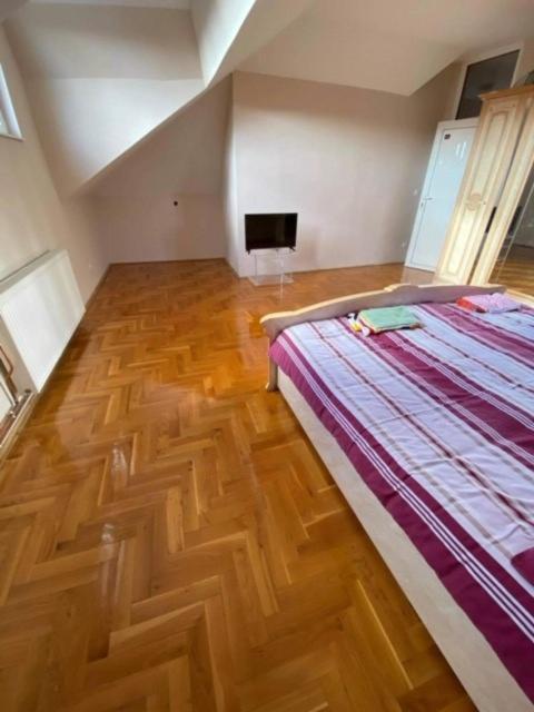 Apartment Arbeiterquartiere In Donaustadt - Hacklerzimmer