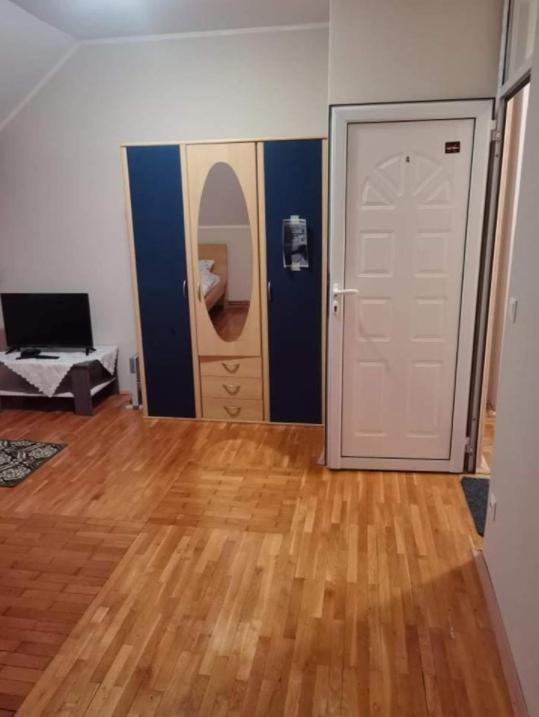Apartment Arbeiterquartiere In Donaustadt - Hacklerzimmer